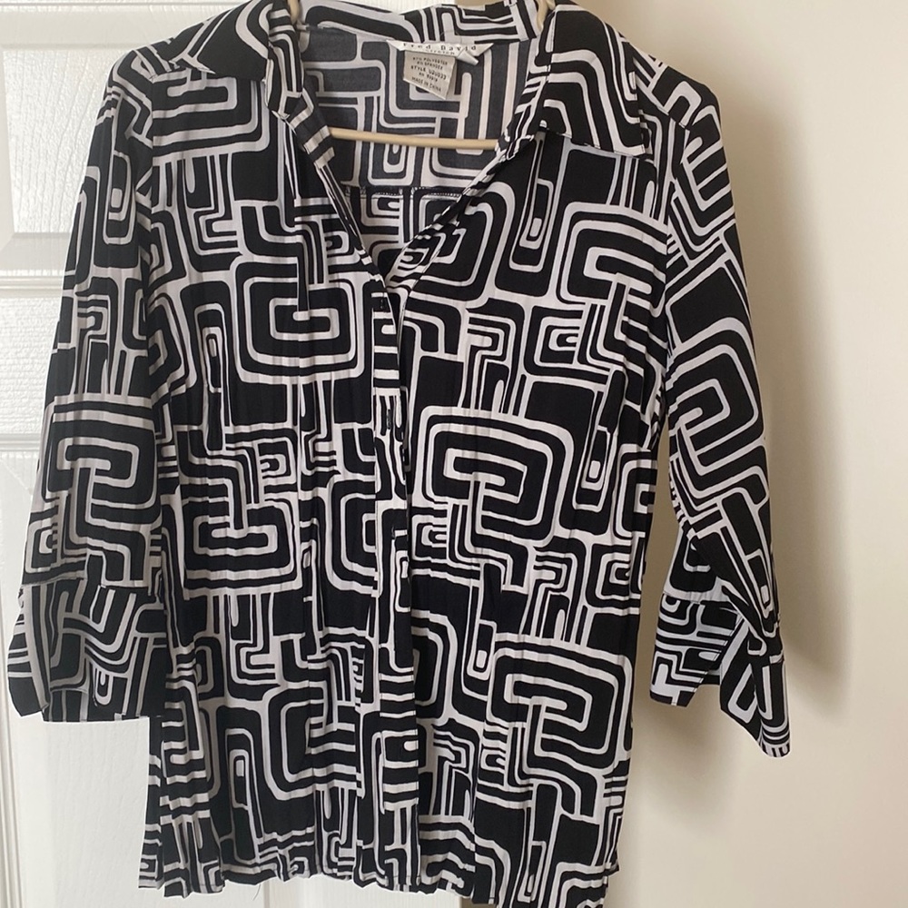Black and white stylish blouse in great condition.